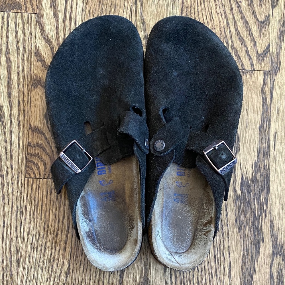 Birkenstock mocha Boston clogs, size 41. Excellent condition.